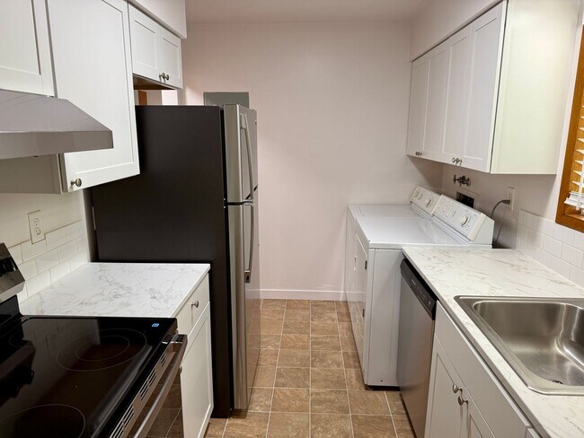 Building Photo - 1501 SW Bertha Blvd