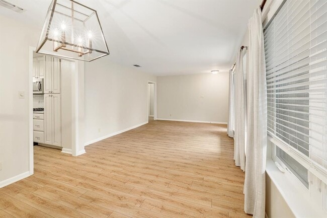 Building Photo - 8609 Melshire Dr