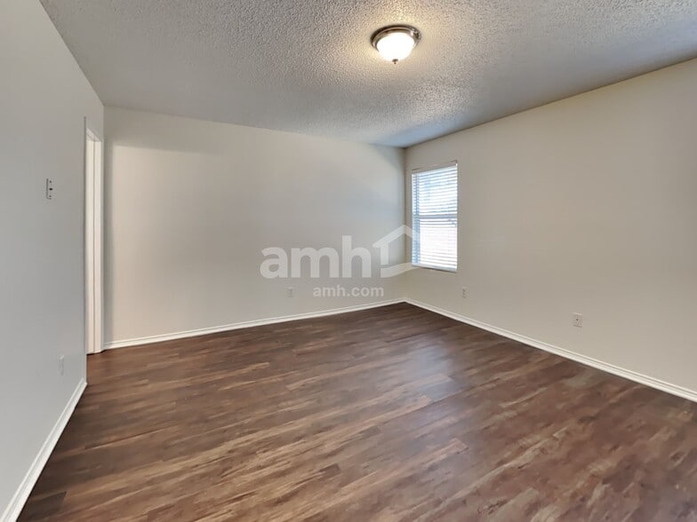 Building Photo - 10136 High Eagle Trail