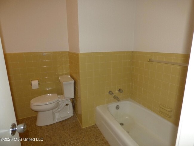 Building Photo - 238 Westview Cir