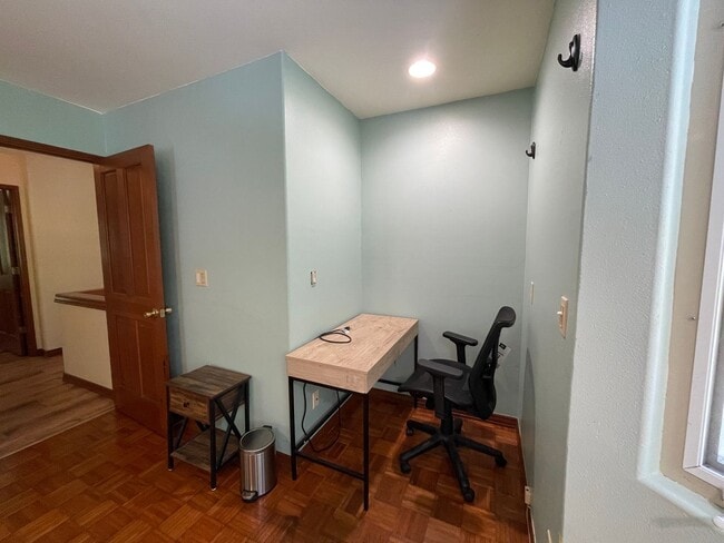 Building Photo - Spacious 4-Bedroom Retreat in Haiku with S...