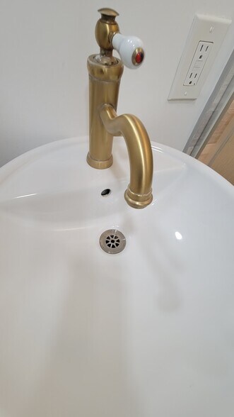 Building Photo - 19 70th St