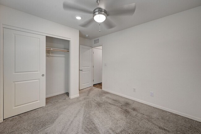 Building Photo - Upgraded 5 bedroom home in Cul-De-Sac!!