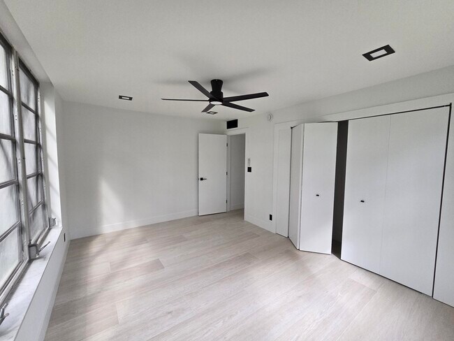 Building Photo - 3010 N Course Dr