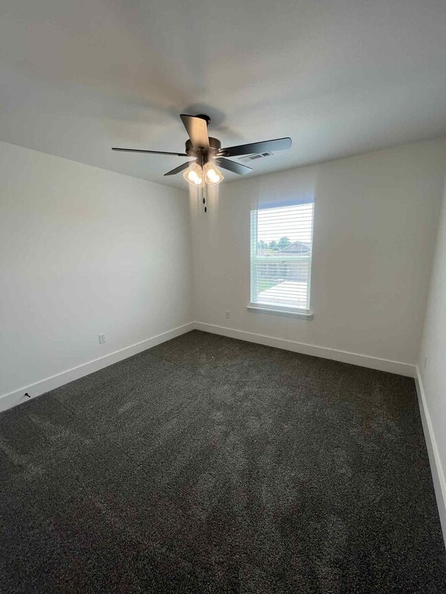 Building Photo - BEAUTIFUL LUXRY NEW BUILD: 5 BEDROOM / 3.5...