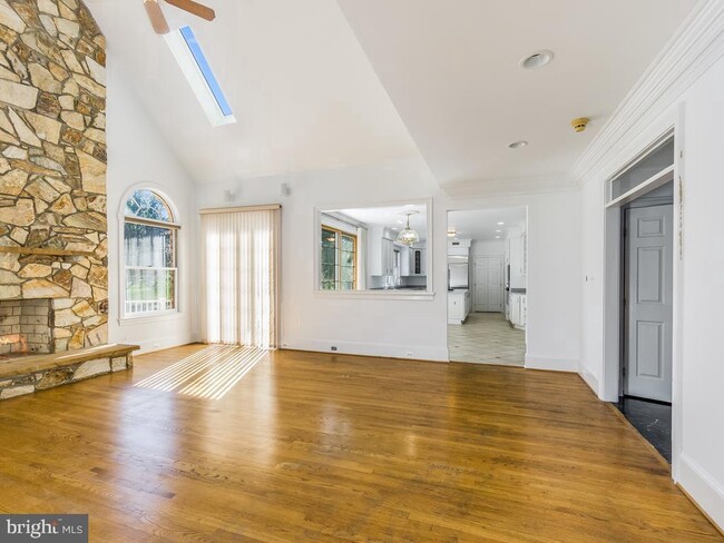 Building Photo - 8951 Brook Rd