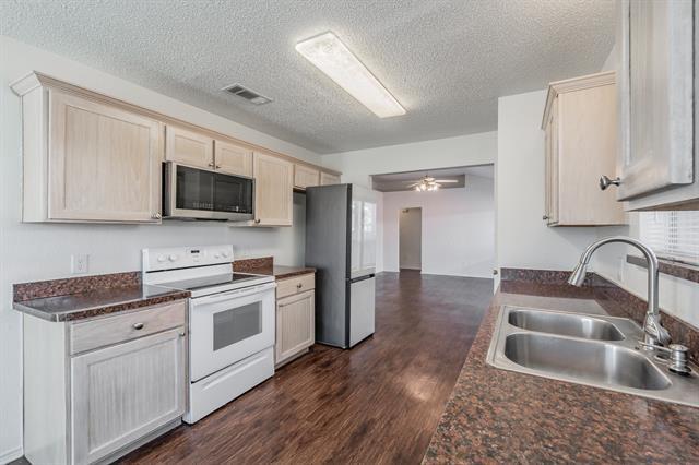 Building Photo - 6501 Riverwater Trail