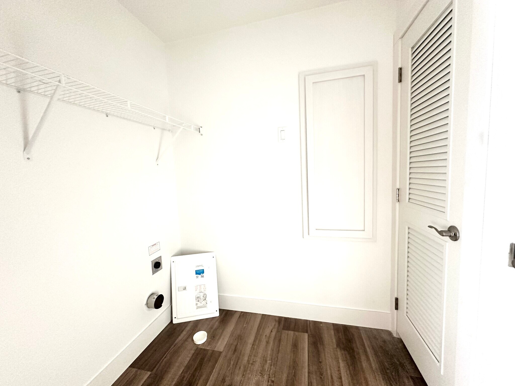 Building Photo - 16 Rainier St N