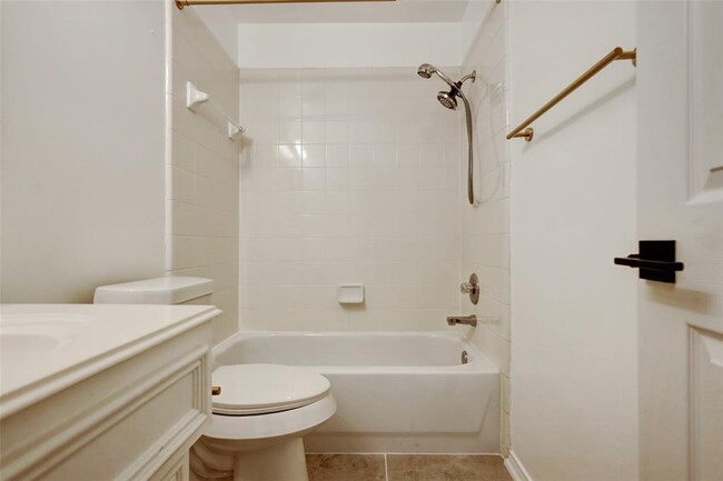 Building Photo - 1144 W 25th St
