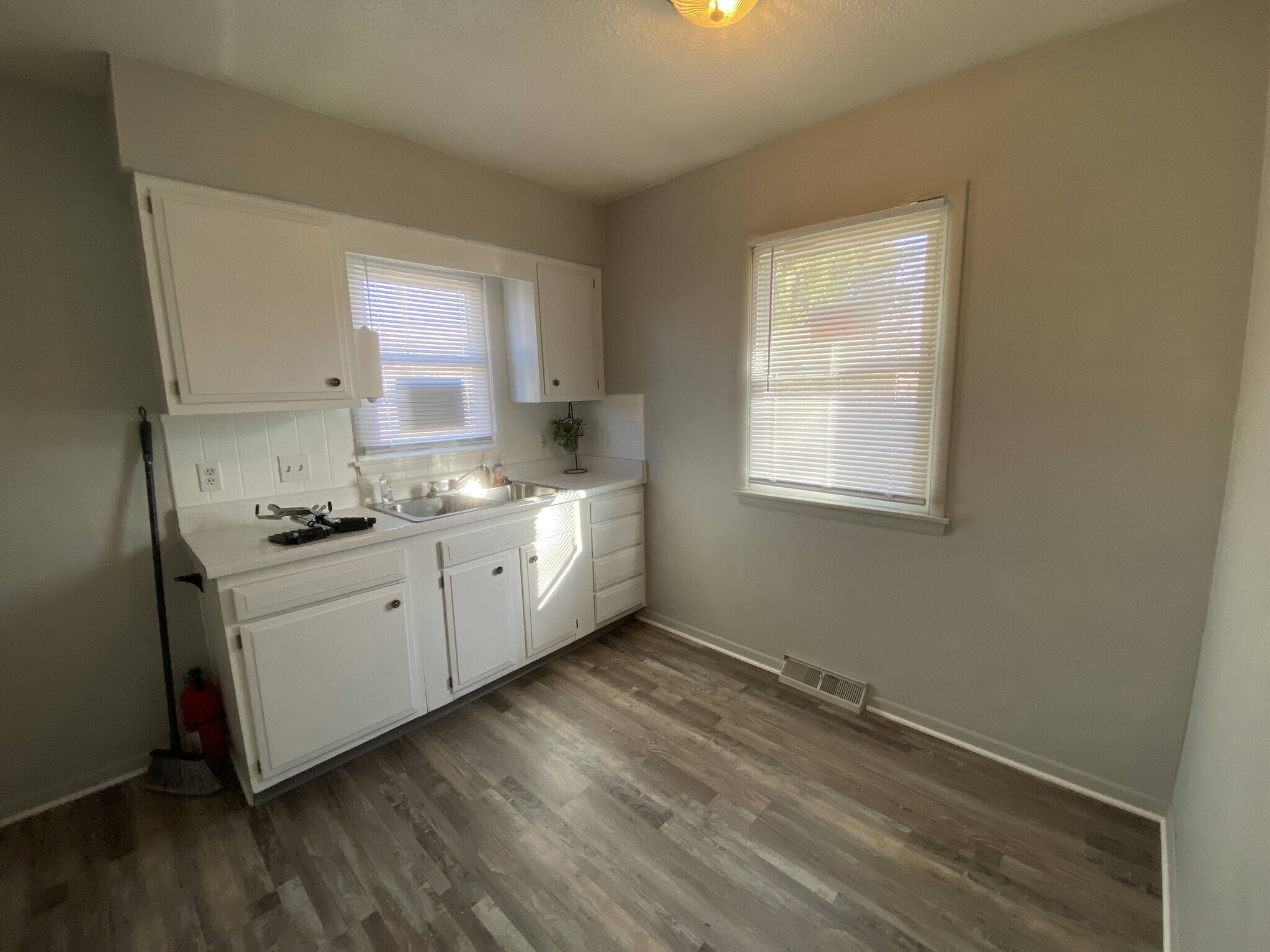 Building Photo - 3310 SE 5th St