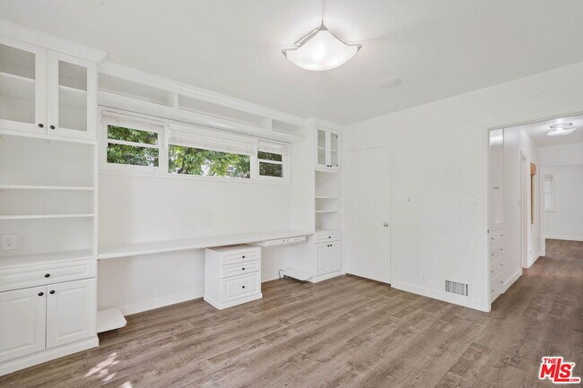 Building Photo - 4818 La Canada Blvd