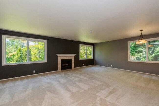 Building Photo - 3 bedroom in Bellevue WA 98007