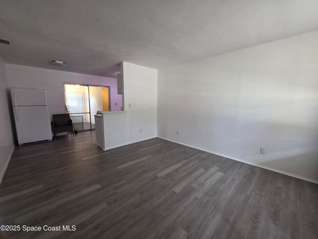 Building Photo - 747 E University Blvd