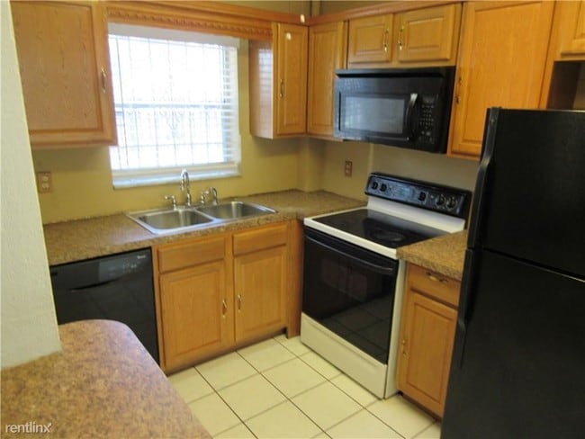 Building Photo - 803 W Oakland Park Blvd