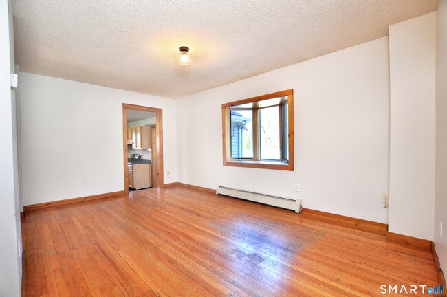 Building Photo - 90 Niles Rd