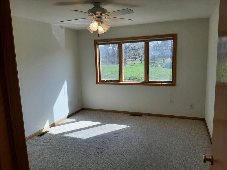 Building Photo - 110 Maple Ct