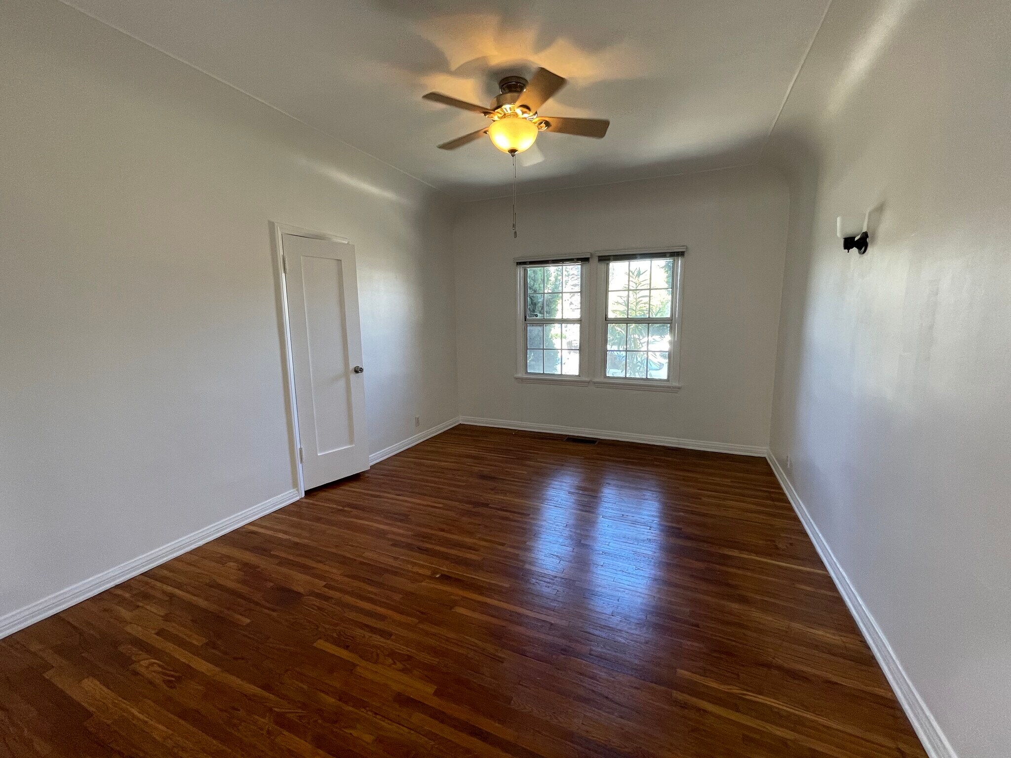 Building Photo - 1602 S Stanley Ave