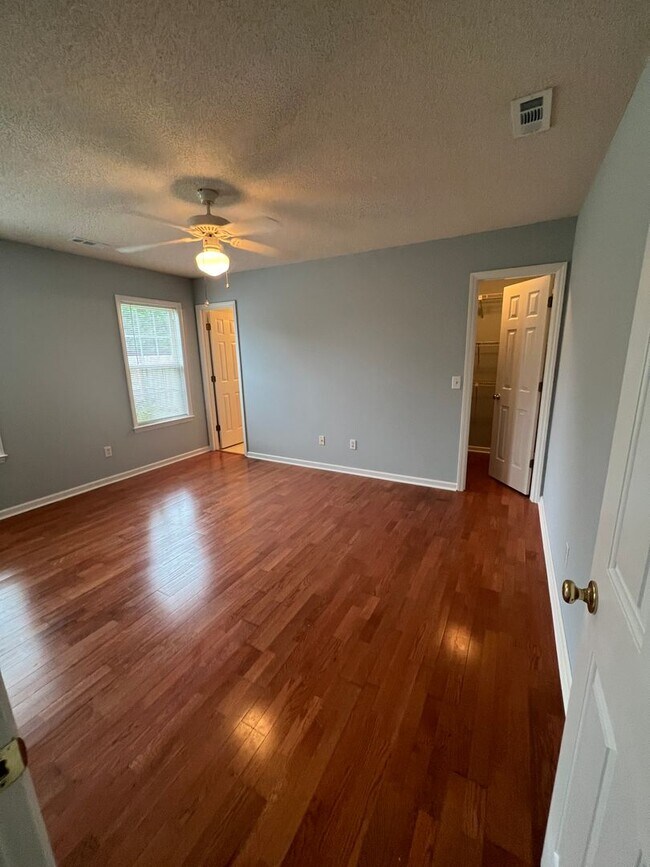 Building Photo - Welcome to this charming 3-bedroom, 2-bathroom home located in the desirable Ogden area of Whitne...