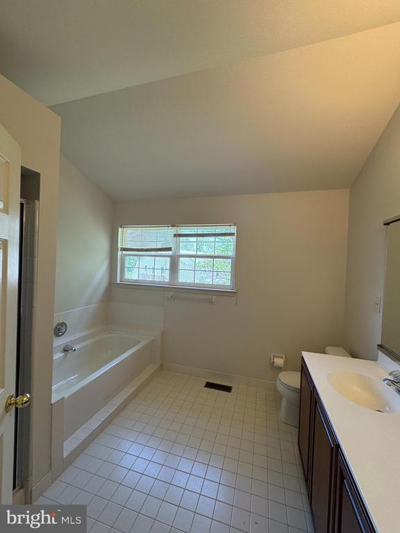 Building Photo - 1041 Greenes Way Cir