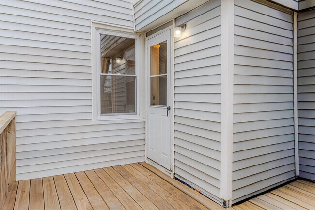 Building Photo - 34 Perkins St