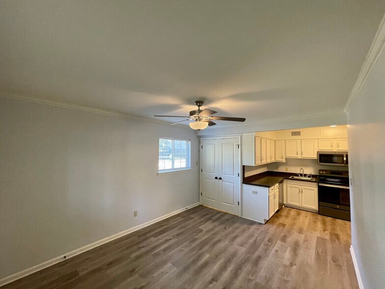 Building Photo - 2200 S Louisiana St