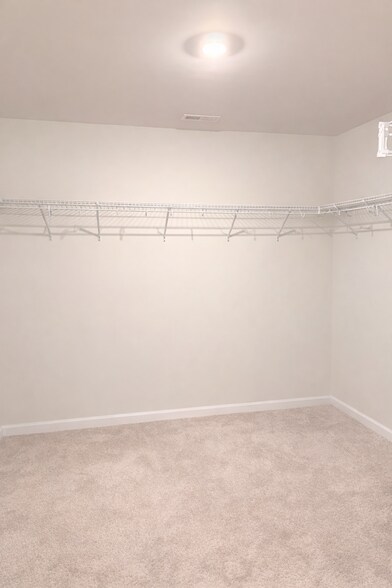 Building Photo - 2286 Beechwood View Dr