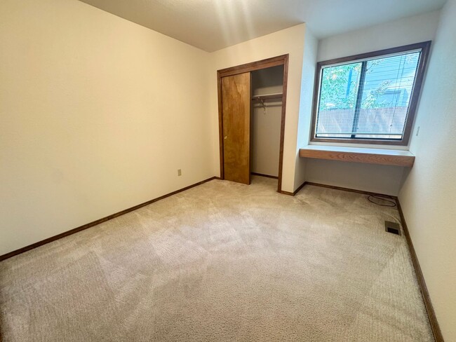 Building Photo - Now leasing in West Boise! This single-lev...