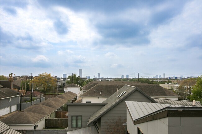 Building Photo - 730 Tulane St