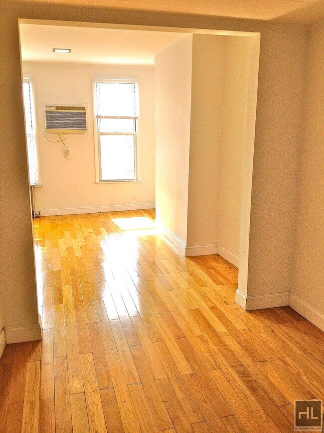 Primary Photo - DIAMOND STREET