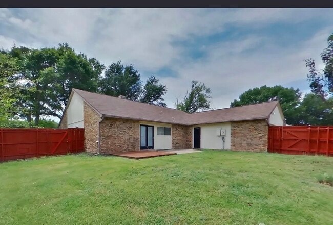 Building Photo - Warm, Welcoming, and Wonderfully Maintained 3-Bedroom Home