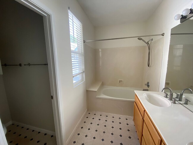 Building Photo - 5273 Trophy Dr