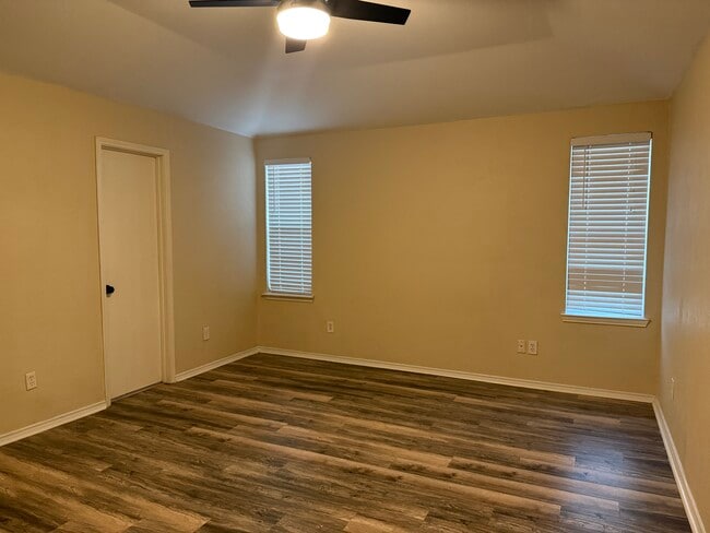 Building Photo - 224 Lake Texoma Dr