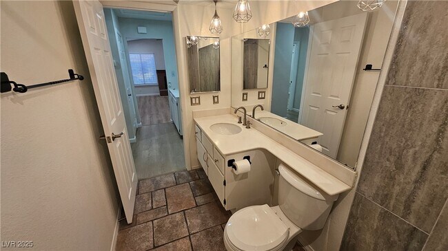 Building Photo - 3365 Othello Dr