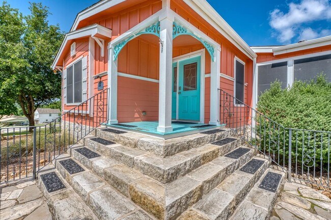 Building Photo - 826 Sandy Mountain Dr