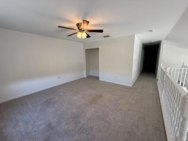 Building Photo - 6048 SW 49th Ave