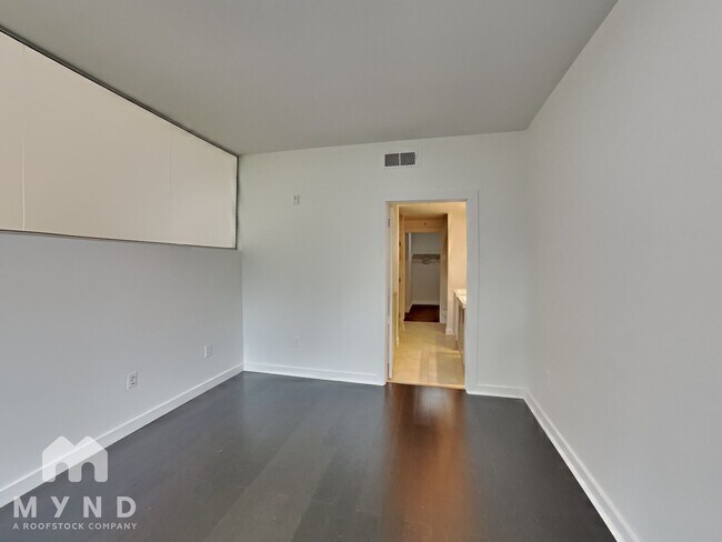 Building Photo - 4040 N Hall St