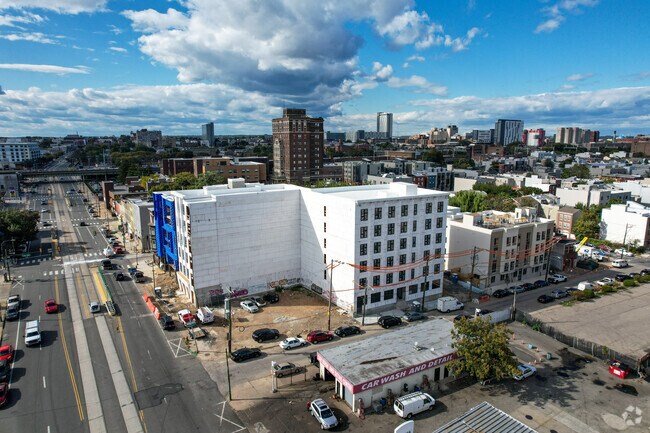 UC 10/18/21 - 625-627 W Girard Ave