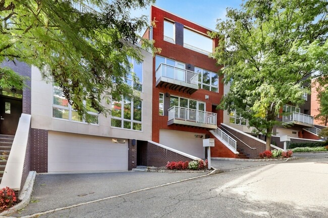 Building Photo - 22 Vela Way