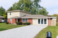 Building Photo - Newly Updated Five Bedroom in Anderson, In...