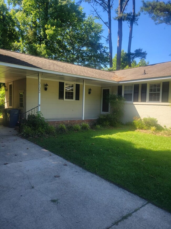 Building Photo - 3102 Northwoods Dr