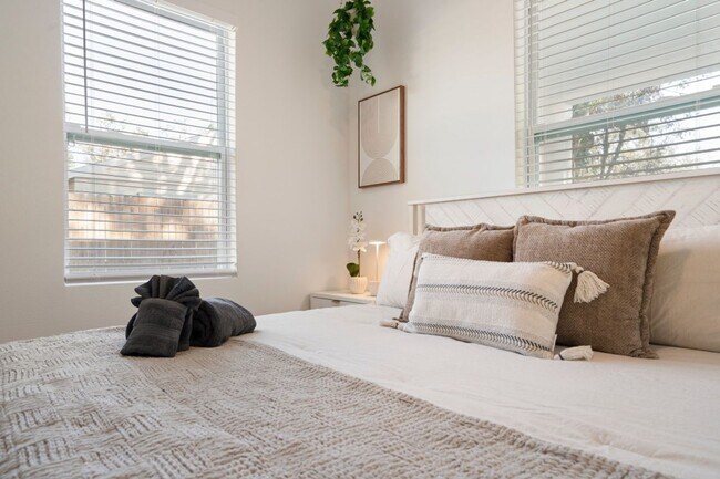 Building Photo - Beautiful New constriction Near Madera Beach