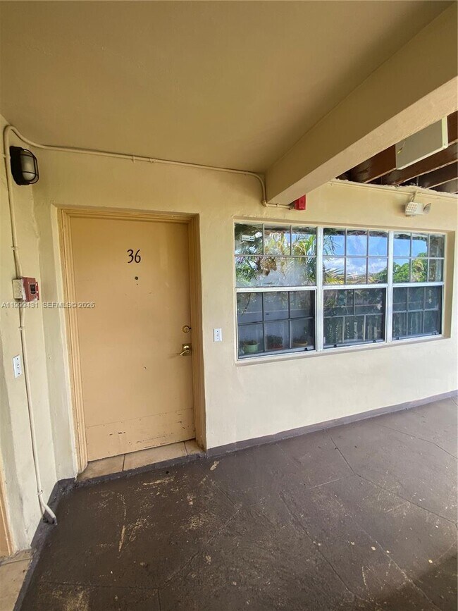 Building Photo - 1855 NE 121st St