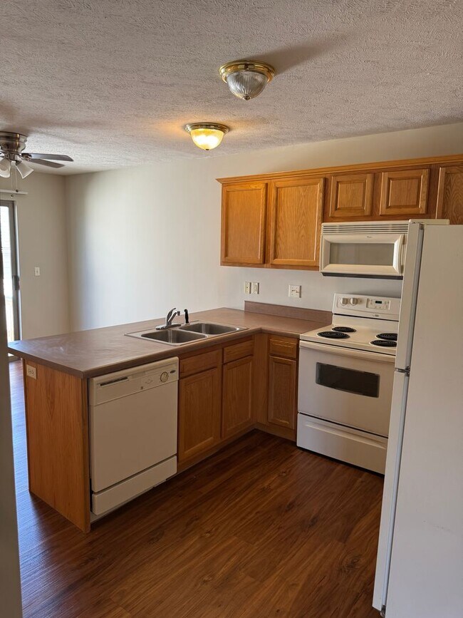 Building Photo - 3805-3807 W Montclair