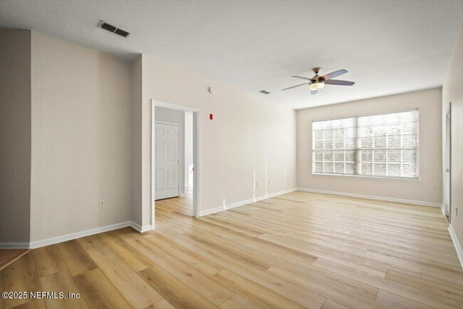 Building Photo - 10550 Baymeadows Rd