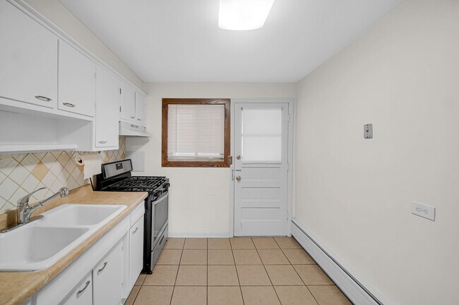 Building Photo - 7019 N Ridge Blvd