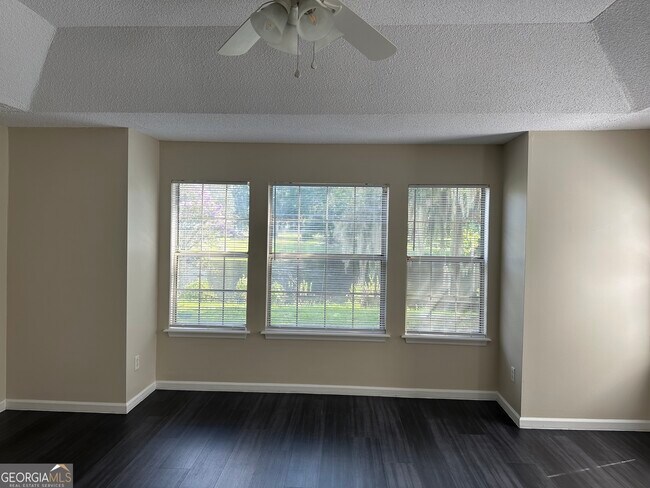 Building Photo - 214 Cypress Dr
