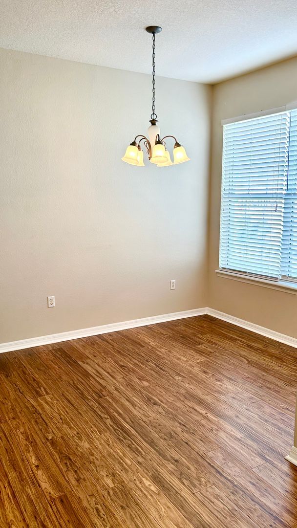 Building Photo - 3 bedroom, 2.5 bath, 2 car garage in a Qui...