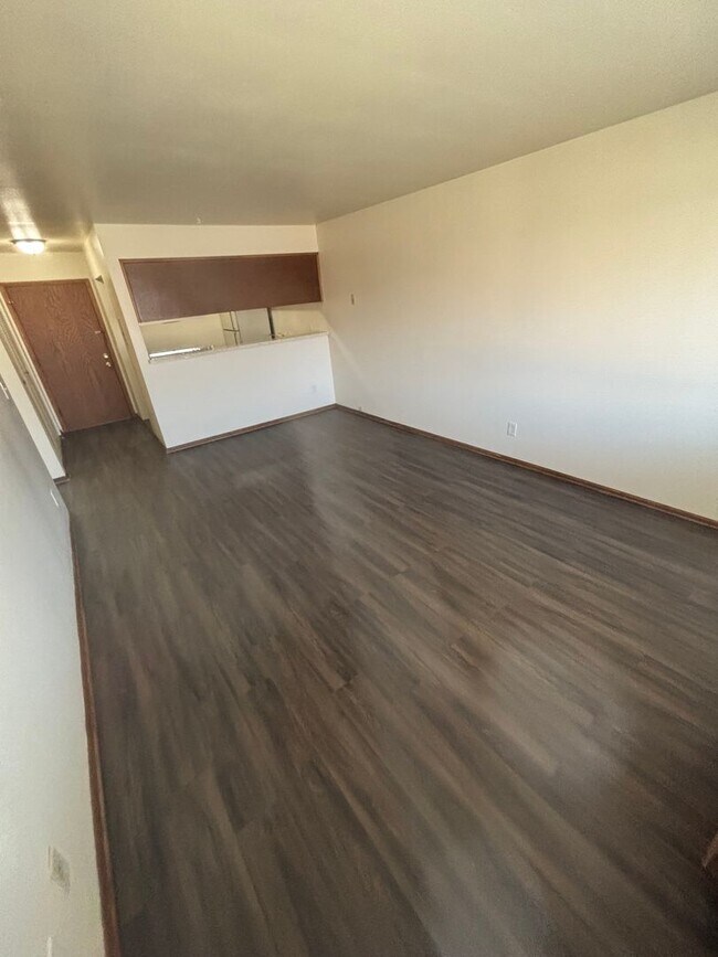 Building Photo - 5650 W Wahner Ave