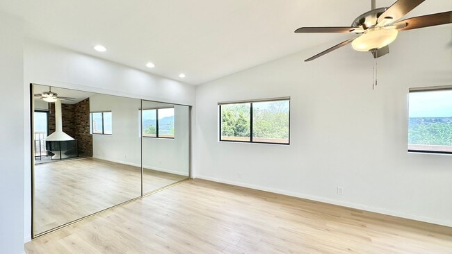 Building Photo - Beautiful Scenic Country Property with Vie...
