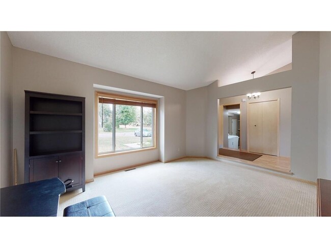 Building Photo - 2079 Woodbridge Way